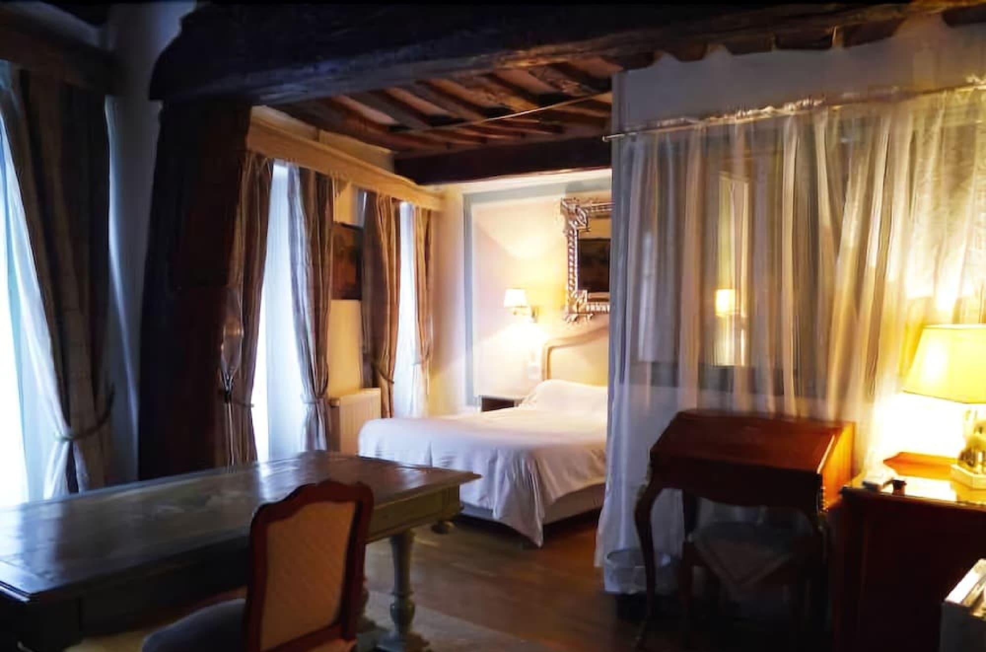 Hotel Les Degres De Notre Dame Paris Exterior photo