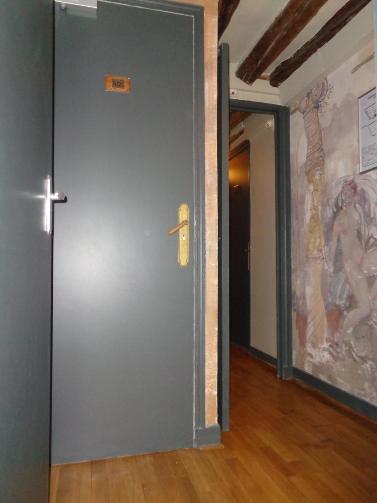 Hotel Les Degres De Notre Dame Paris Exterior photo