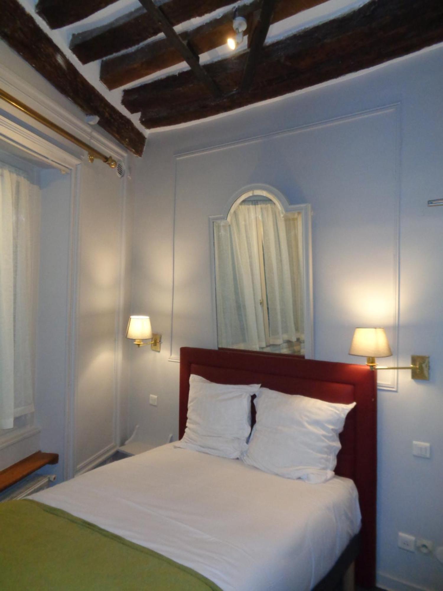 Hotel Les Degres De Notre Dame Paris Exterior photo