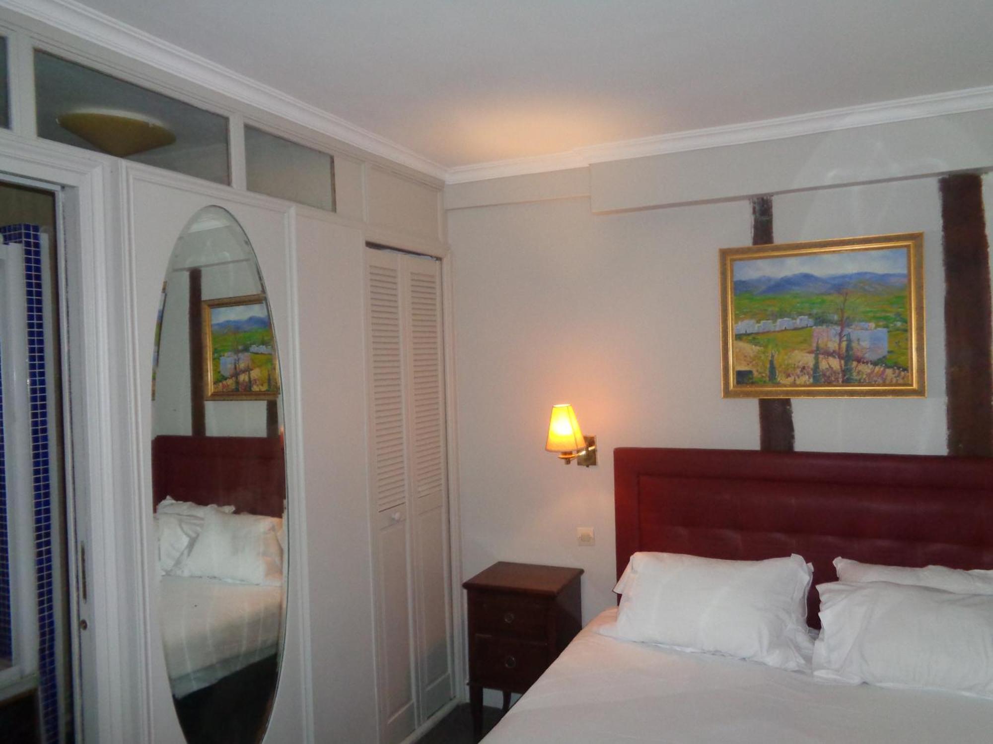 Hotel Les Degres De Notre Dame Paris Exterior photo