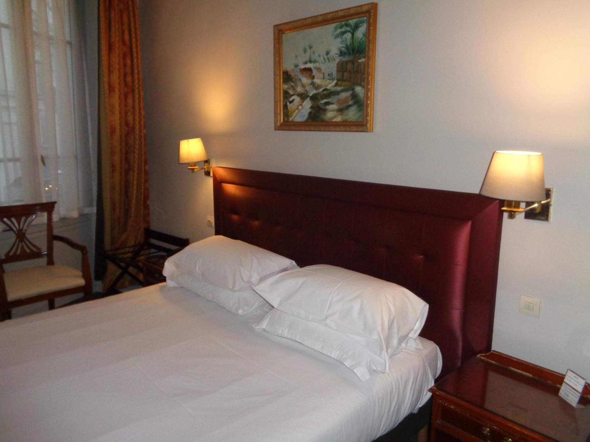 Hotel Les Degres De Notre Dame Paris Exterior photo