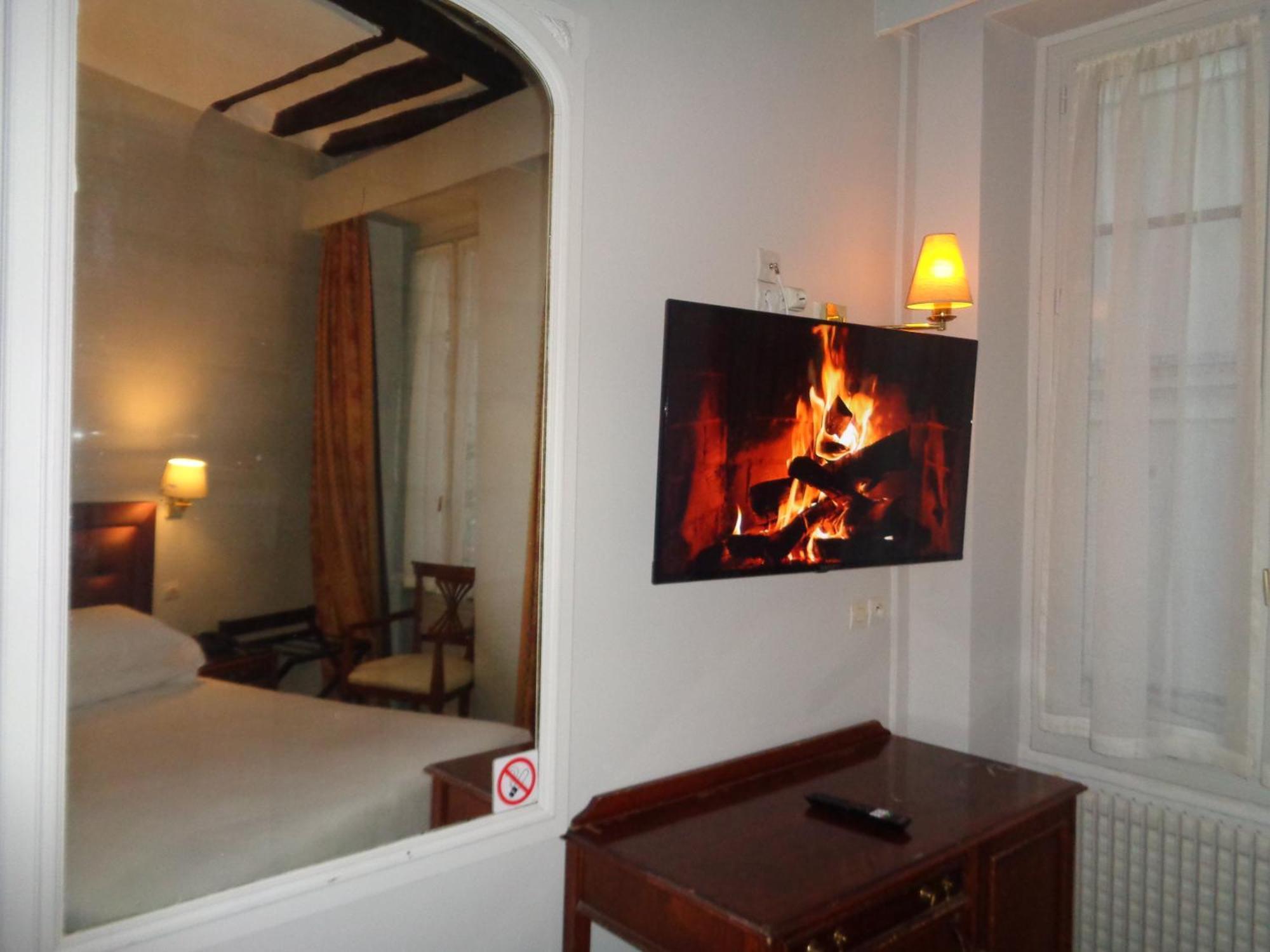 Hotel Les Degres De Notre Dame Paris Exterior photo